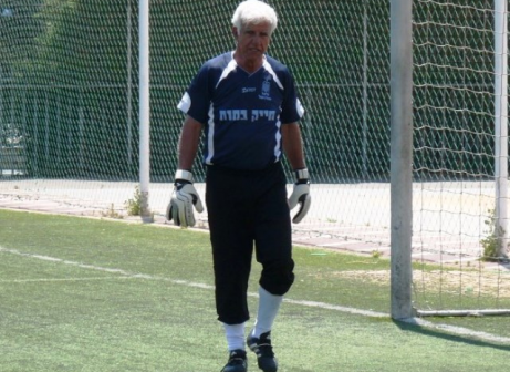 עדיין משחק. חייק 