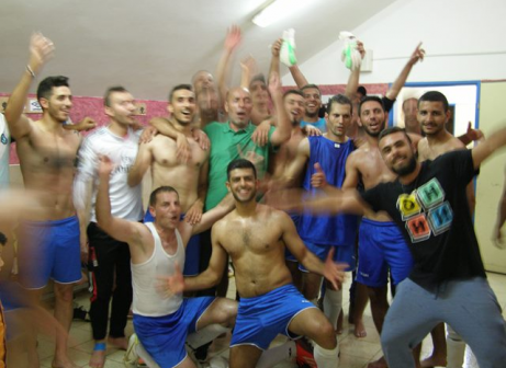 הישארות הירואית. שחקני מג'אר חוגגים (אמיר שיבי)