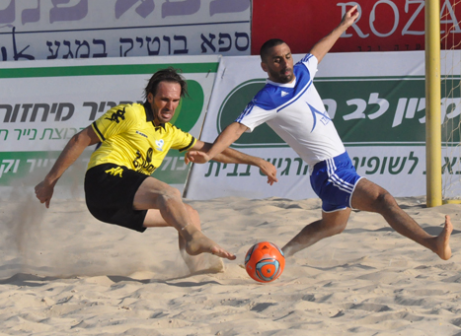 צחי אילוז (בצהוב)