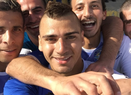 אסולין יחד עם החברים