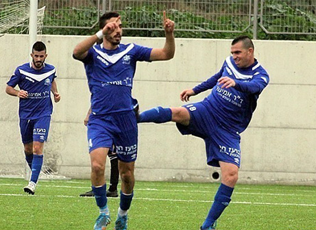 בקרוב בקבוצה חדשה. ראובן (מימין) (לירן דורף)