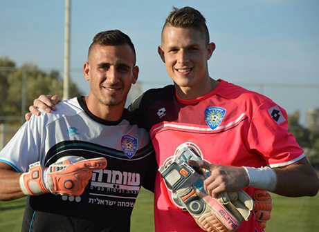 ברקוביץ' (מימין) בדרך לכפ