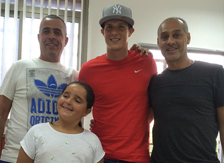 ברקוביץ' במעמד החתימה