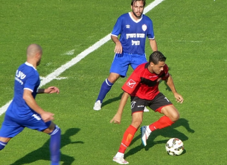 ז'ונס מרמת גן לא מתרגש משחקני הרצליה (אבי ריימונד)