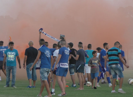 אוהדי שעריים עם אבוקות (שקד מורג)