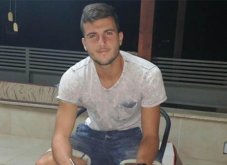 מזרחי במעמד החתימה