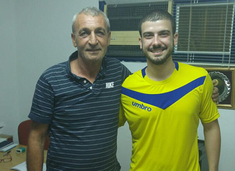 בר נמני במעמד החתימה