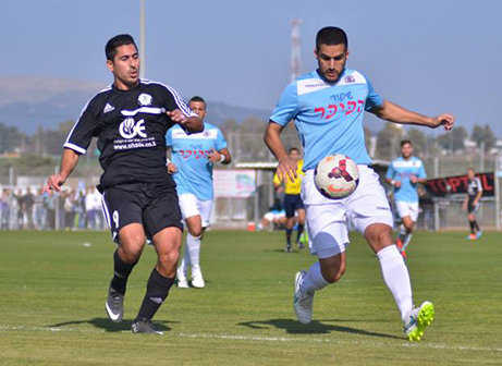 בדרך לאולגה? עמר (בשחור) (ארנון לוי)