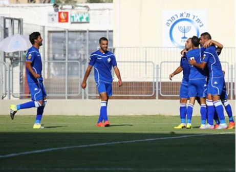 שחקני אחי נצרת חוגגים (לירון מולדובן)