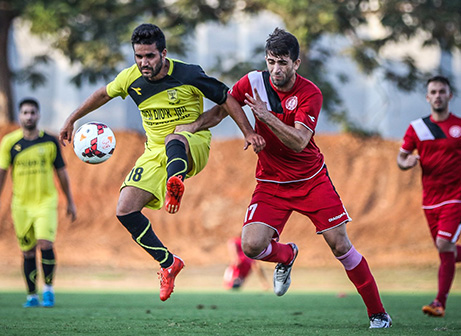 איציק נאש (באדום). החתמה משמעותית לבאקה (וואסים מוואסי)