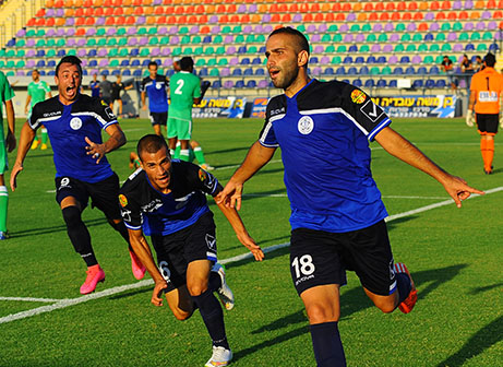 להוריד בפניו את הכובע. שאווט בטירוף (ארנון לוי)