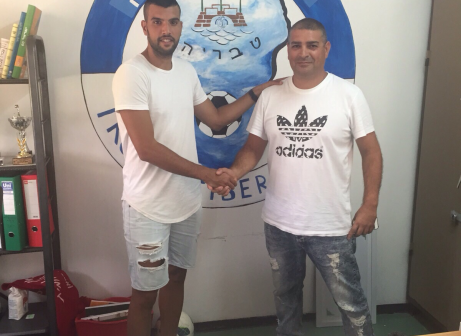 אלקבץ במעמד החתימה