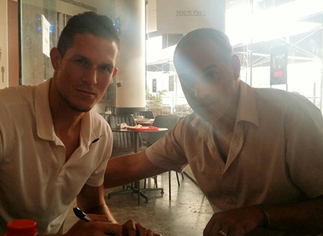 ברקוביץ' במעמד החתימה