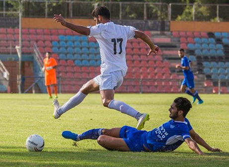 על הדשא זה נגמר כידידים. ביציע? לא ממש (רפי נחמיאס)