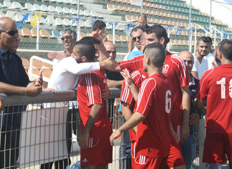 שחקני בועיינה חוגגים את הניצחון (מיכה פישנזון)