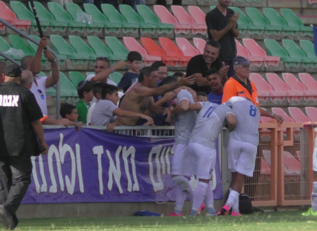 שחקני שעריים חוגגים (שקד מורג)