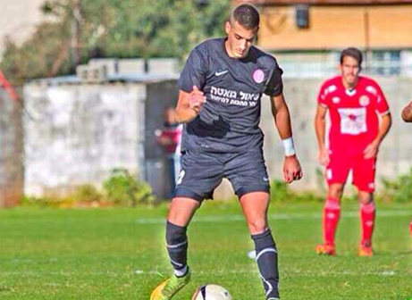 שחקנה החדש של שיכון המזרח. נעים (רפי נחמיאס)