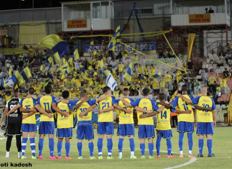 חגיגה צהובה בסיום. שחקני מכבי אשדוד (מוטי קדוש)