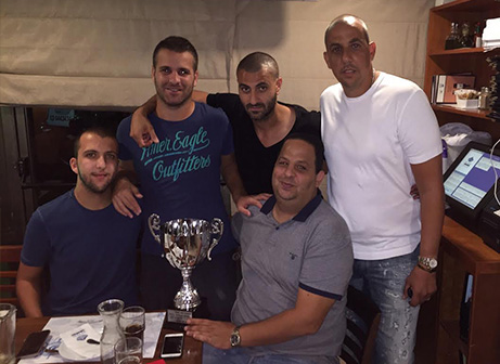 מחכים לשעריים