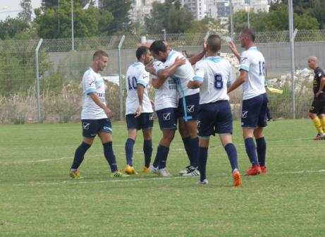 שחקני עוצמה חוגגים. זה קרה להם לא פחות מתשע פעמים (אלי שמואלי)