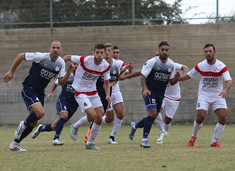 נפרדו בתיקו. שחקני שתי הקבוצות (עודד חסין)