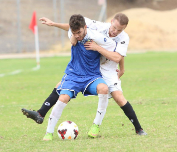 עמיר אבלס ואביאל גבאי נלחמים על הכדור (עודד חסין)