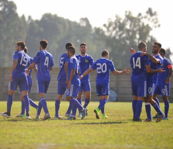 שחקני כרמיאל חוגגים ניצחון יקר (ארנון לוי)