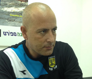 צרפתי. מאמין בקבוצה (שקד מורג)