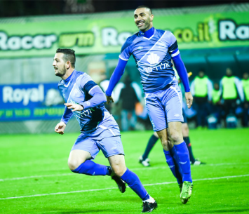 אבי מלכה חוגג את השער הראשון (רונלדי ברנשטיין)