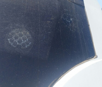 שמשת האוטובוס שהותקף