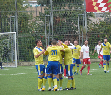 שחקני חולון חוגגים (אלי שמואלי)