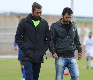 מוריס אוזן יחד עם עוזרו הייל חשאן (עודד חסין)