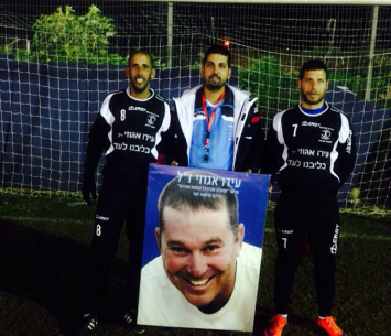 בן שושן יחד עם הקפטנים רואי חי ג'רסי ותובל גולדנברג (אלי שמואלי) 