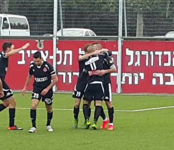 שחקני קמת ישראל חוגגים (רונן שמש)