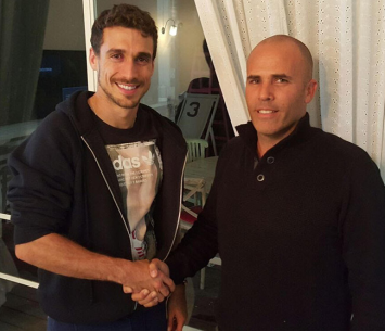 צבאג במעמד החתימה