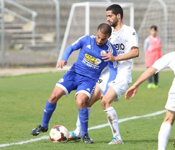 עידן דוד מנשר ואלירן עקיבא מטבריה במאבק על הכדור (עודד חסין)