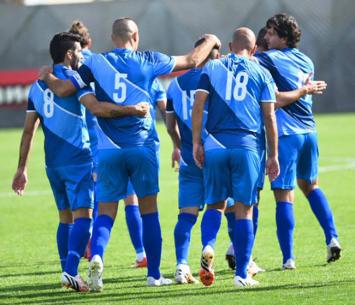 שחקני שעריים חוגגים ניצחון יקר (רונלדי ברנשטיין)