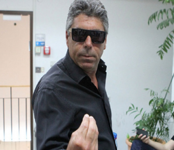 פרוספר אזגי. מוכן לפתוח את הכיס