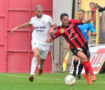 רוצה עלייה. אלסברי (משמאל) (ארנון לוי)