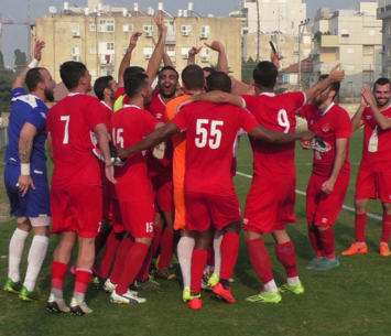 שחקני מרמורק חוגגים עוד ניצחון חשוב (שקד מורג)