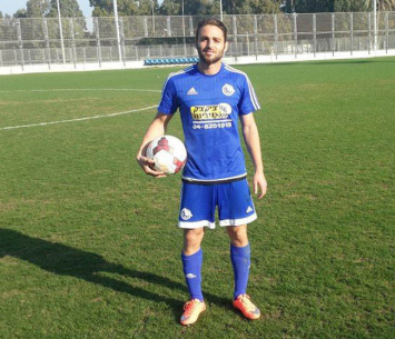 חלבי עם כדור המשחק בסיום (דור היקה)