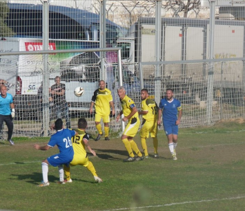 סלט בתחתית דרום א'. בית דגן נגד צפרירים (אלי שמואלי)