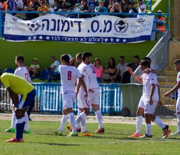 ממשיכים לחגוג. שחקני דימונה (איציק קדוש)