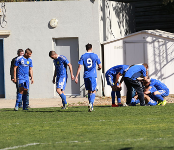 שחקני כרמיאל חוגגים את השער של סהר דהן (עדי מלול)