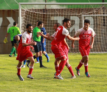 שחקני באקה חוגגים במגדל (עדי מלול)