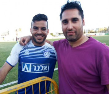 נפגשו במגרש. המרצה והתלמיד