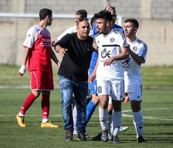 שחקני אסי בסיום יחד עם אוהד אפרים היו״ר (וואסים מוואסי)