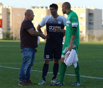 שלום עקיבא יחד עם אלי ג'מיל ועידו לוי מהרצליה (עודד חסין)