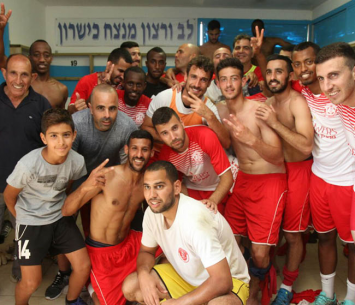 שחקני חדרה בסיום המשחק (שלומי גבאי)