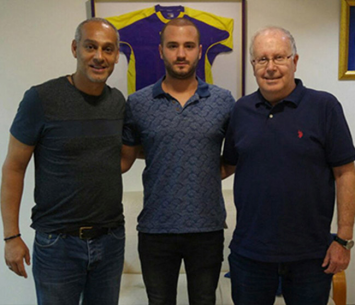 רוצה ליגה לאומית או ליגת העל. מכלוף (במרכז)